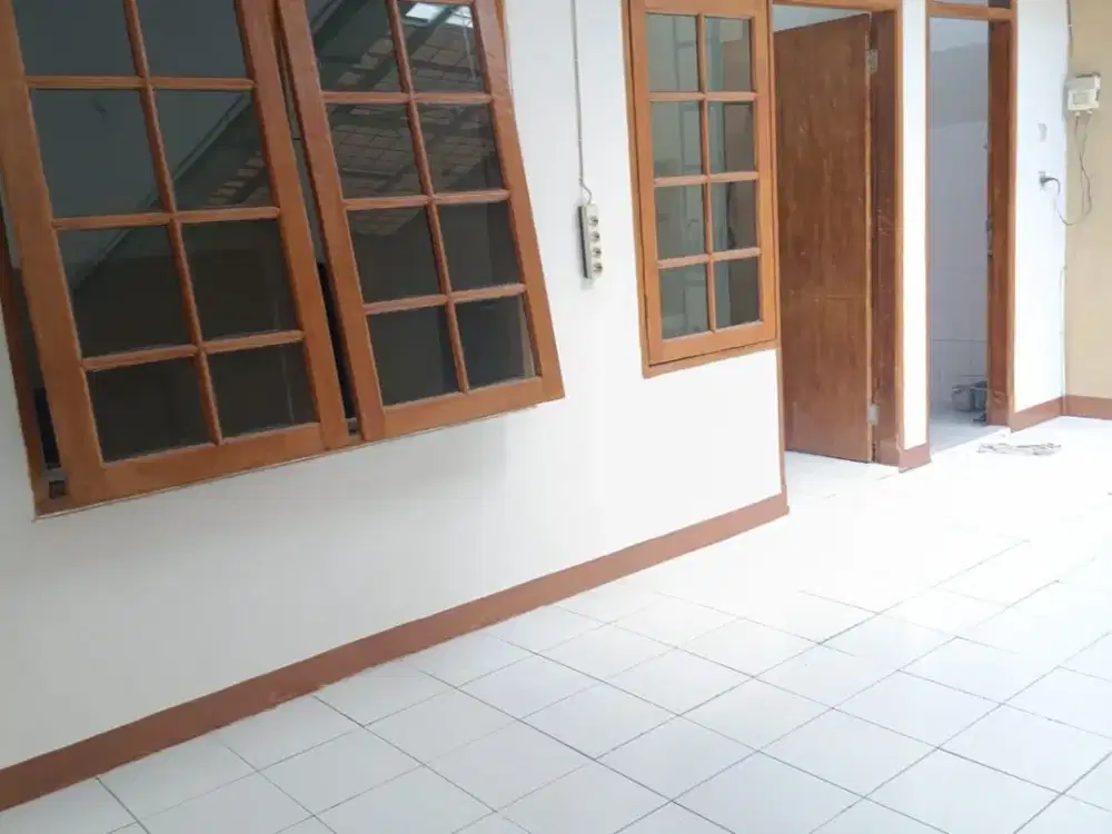 Disewakan Rumah TKI 2BR Renov – LT 162m², Siap Huni, 47,5 Jt/Tahun!