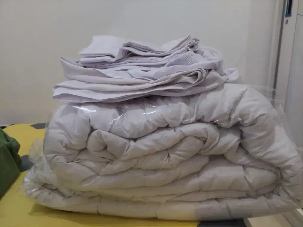 BEDCOVER SET PUTIH