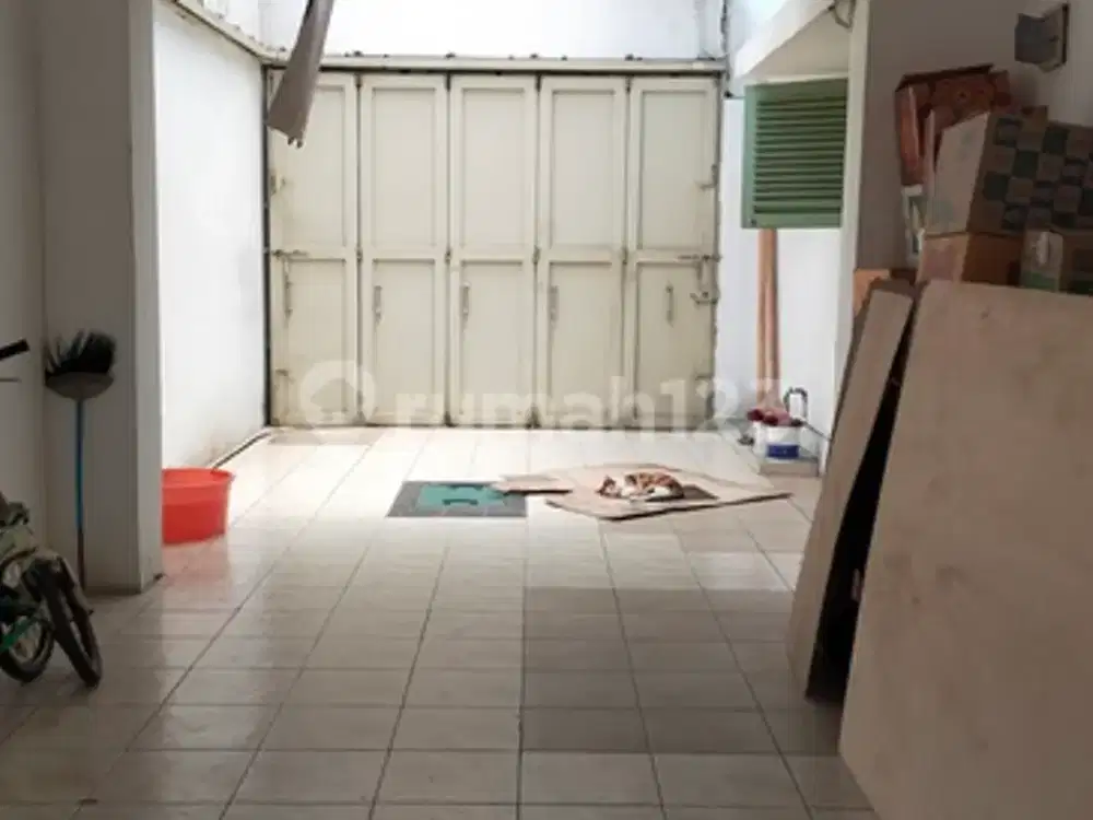 Rumah terawat  2 Lantai Sayap Supratman