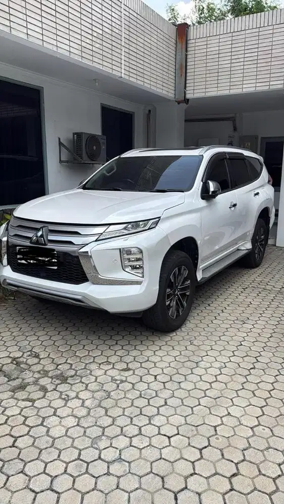 Pajero sport dakar ultimate 4x4 AWD 2023 warna putih favorit