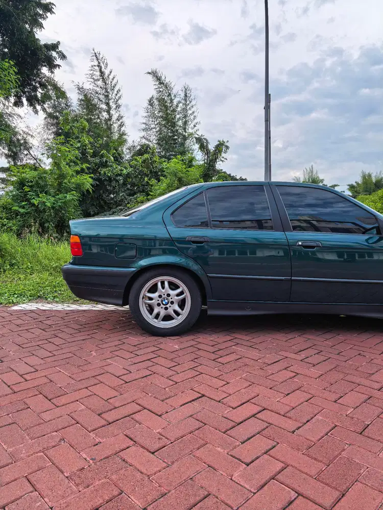 BMW 323i 1997 Bensin
