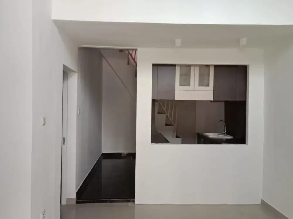 Rumah 1.5 Lantai SHM Semi Furnished Hadap Selatan di Ciputat Tangerang Selatan