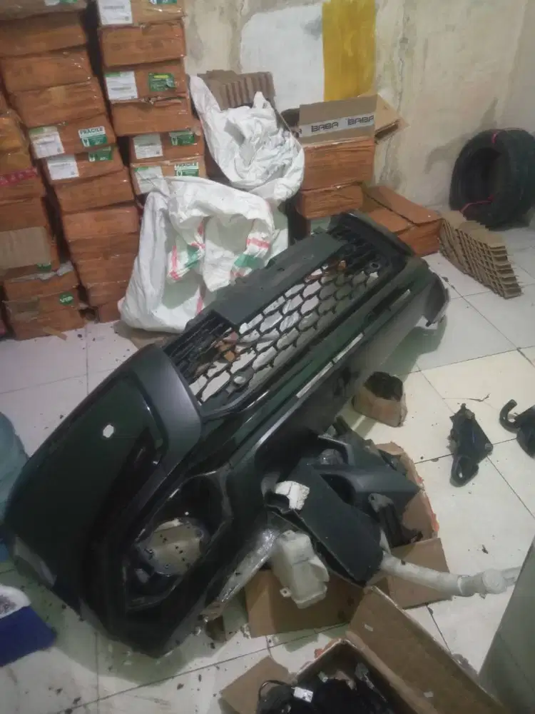 Bumper Pajero depan super mulus + bonus lampu foglamp original dll