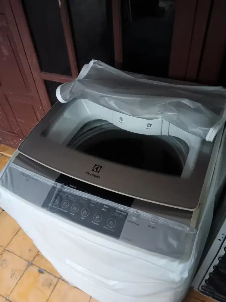 Mesin cuci ELECTROLUX 9,5 kg automatis top loading (99% bagus mulus )