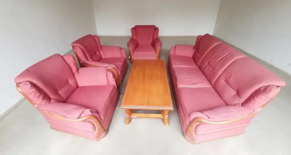 Sofa tamu jumbo 3.1.1.1 +meja merah
