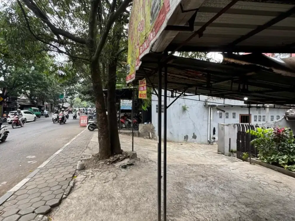 RUMAH MAIN ROAD SURAPATI DEKAT UNIVERSITAS WIDYATAMA