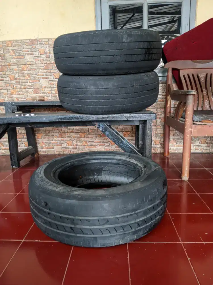 Ban bekas mobil