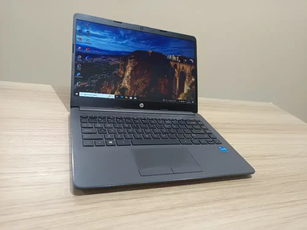 HP 240 G8 core i5-1135G7 ssd 512GB,ram 8GB,slim elegan bergaransi
