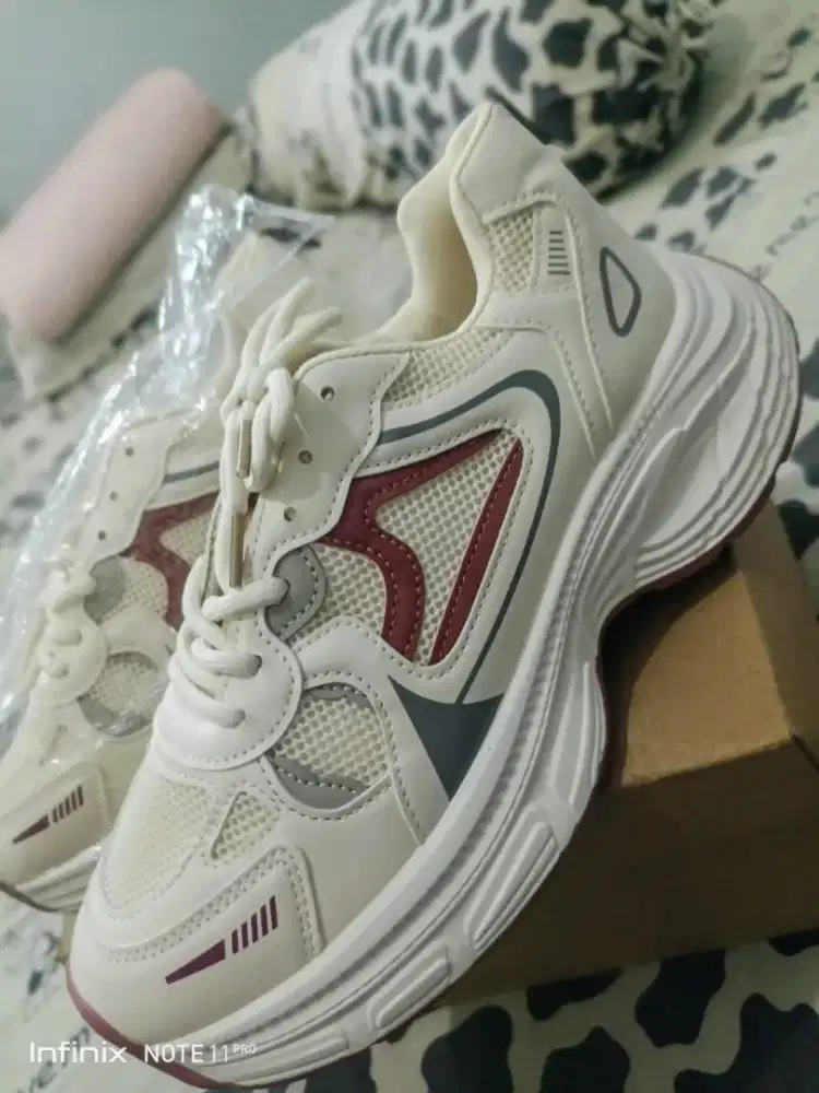 Sepatu Baru untuk Olahraga