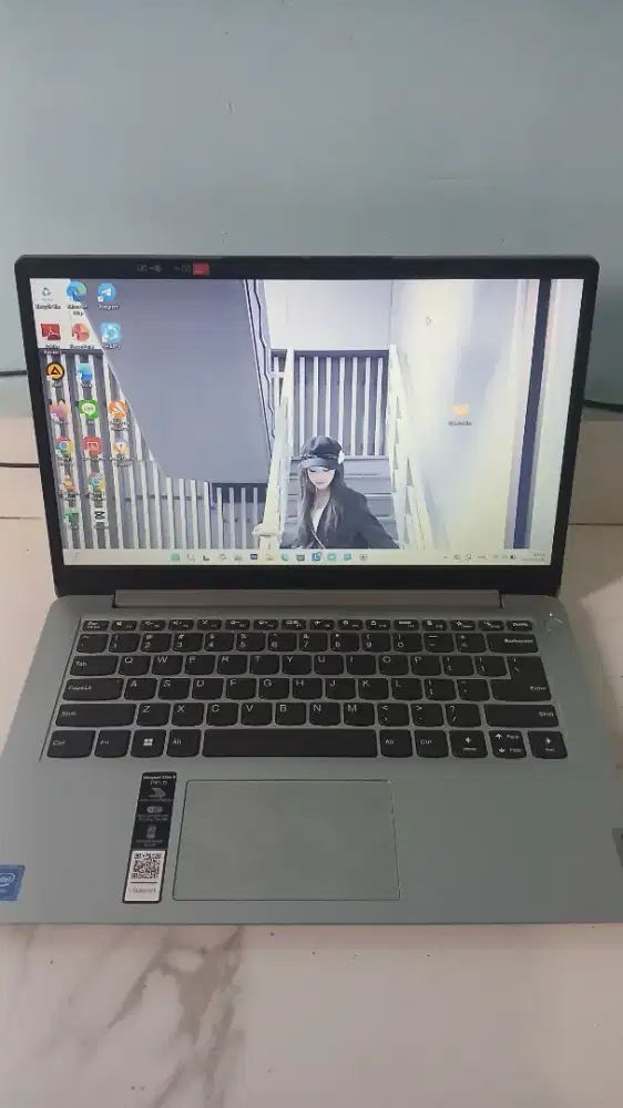 Laptop LENOVO 2024 11