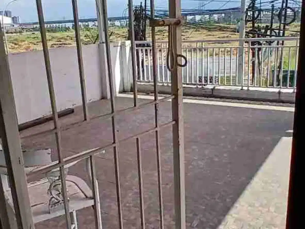rumah toko didekat chery field main road ciganitri