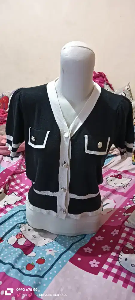 Atasan Hitam Wanita