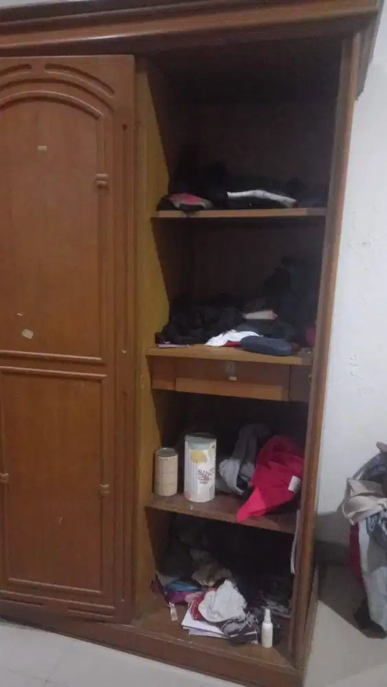 Lemari pakaian jual apa adanya