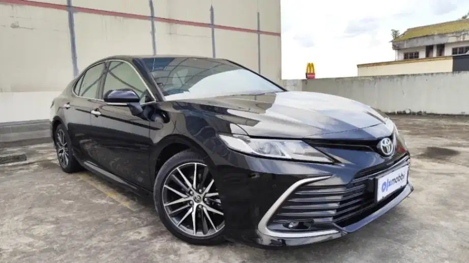 DP RENDAH Toyota Camry 2.5 V Bensin-AT 2022 SAS