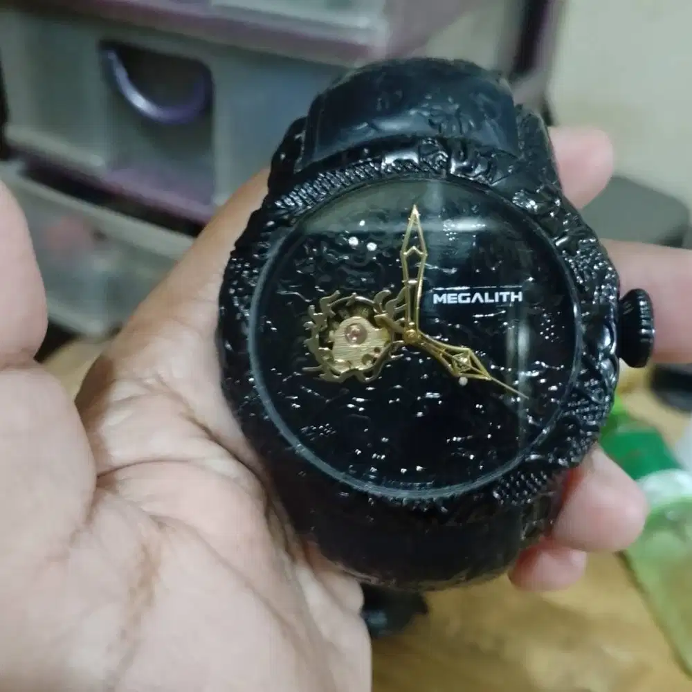 Jam otomatis 44 mm