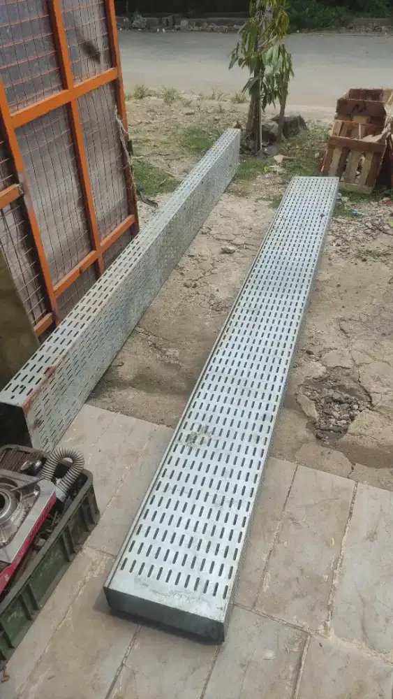 KABEL CABLE TRAY C 3000 MM X 300 MM X 100 MM