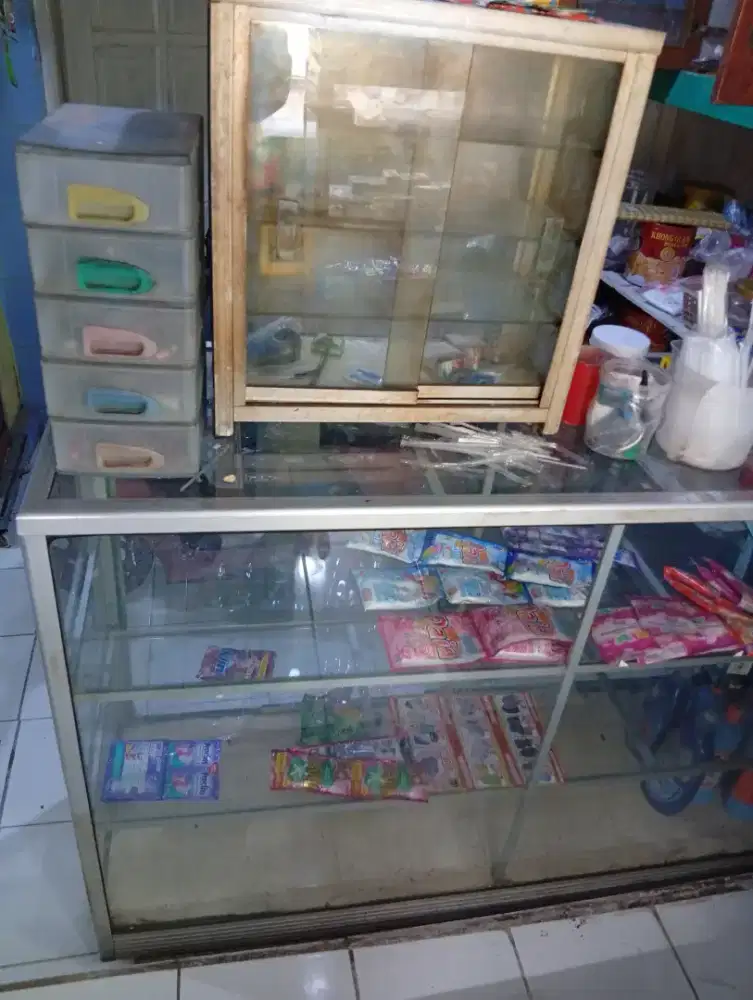 Lemari Kaca 2 buah