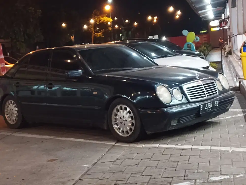 Mercedes-Benz E230 1997 Bensin