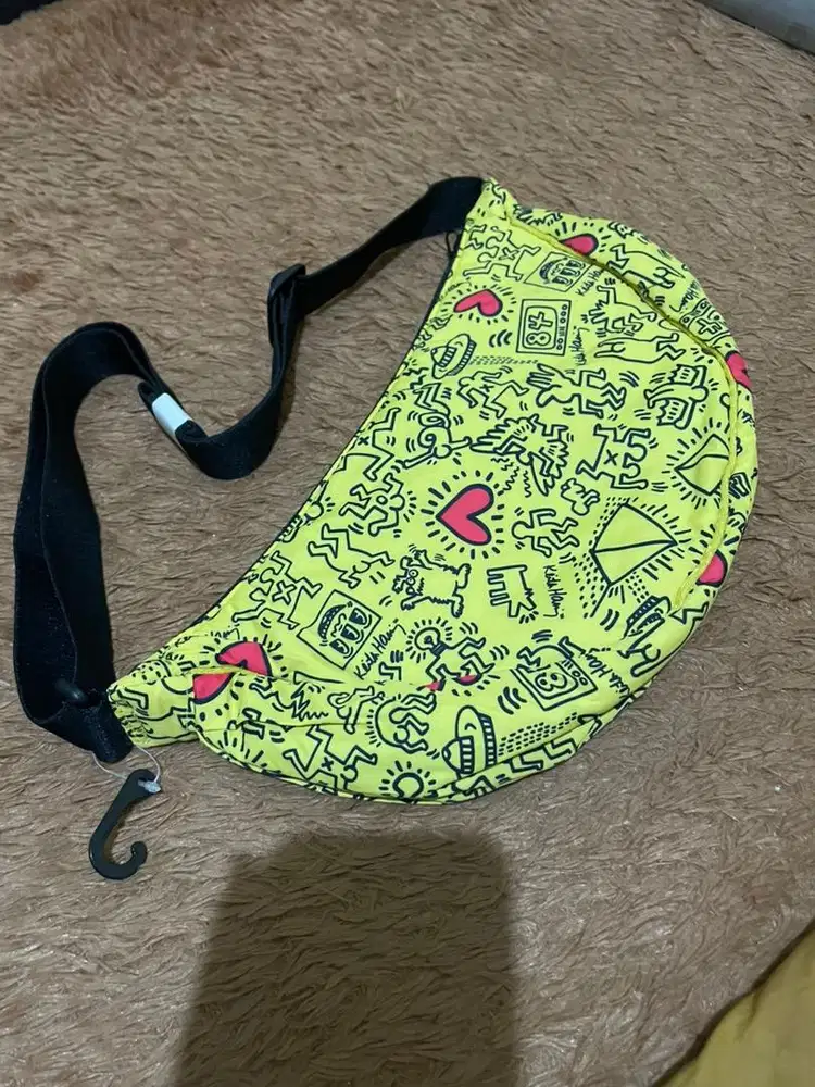 Tas Slingbag Keith Haring ORI (UNIQLO)