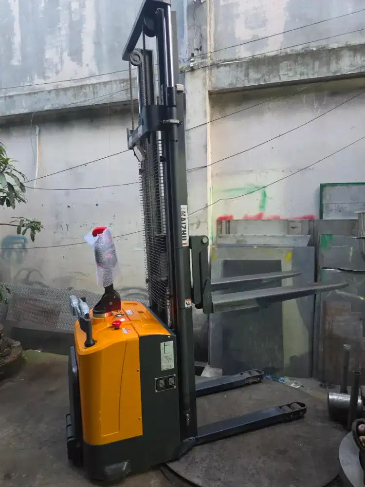 Stacker baterai 2ton