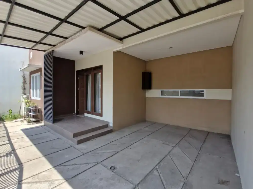 Jual Cepat! Rumah 2 Lantai Siap Huni Taman Kopo Indah – 1.3M Nego