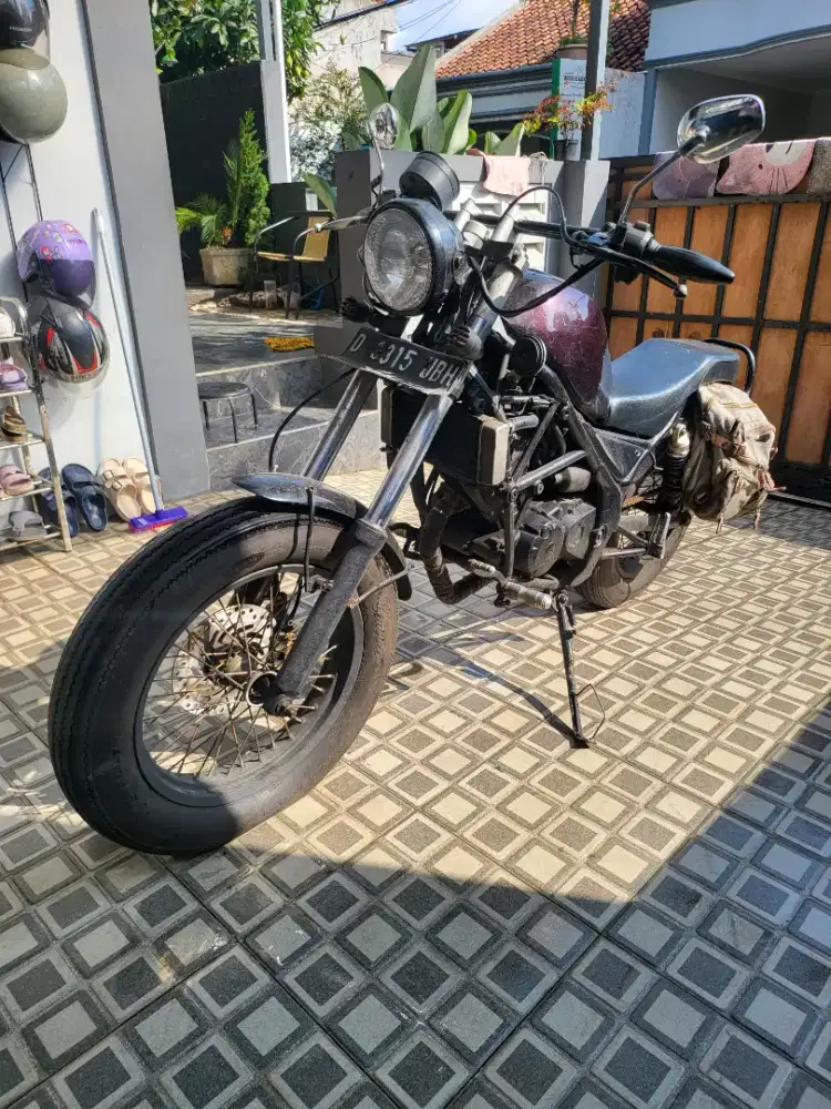 Honda CB150 R Custom Bobber