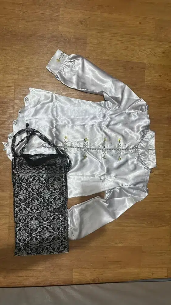 Kebaya Yasmin Bahan Satin Uk (L)