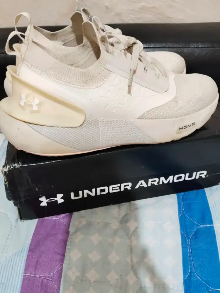 Sepatu Under Armour HOVR Phantom 3