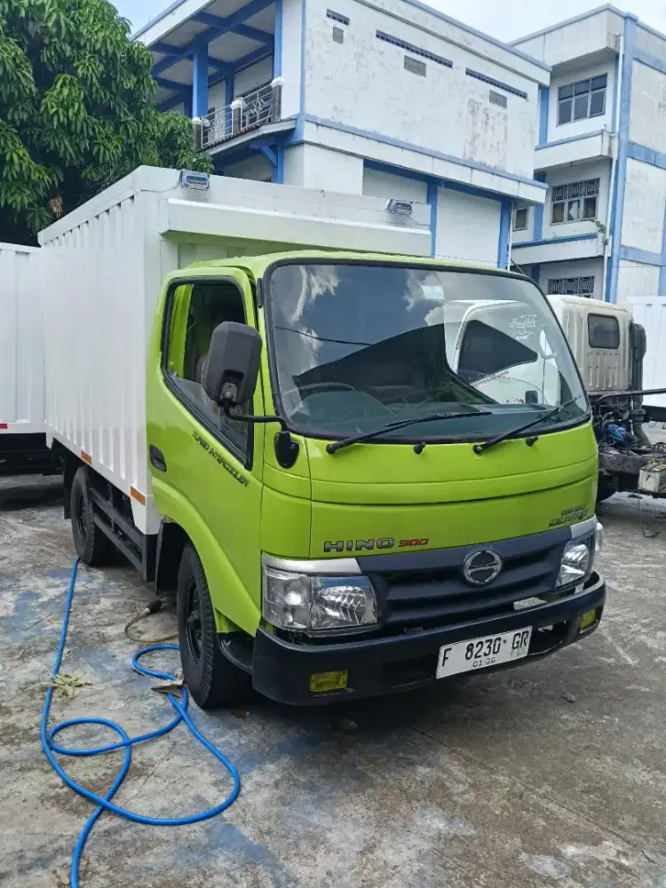 Hino Dutro 110SD engkel std box Besi 2014