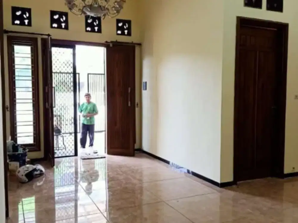 Rumah Simpang Darmo Permai Selatan