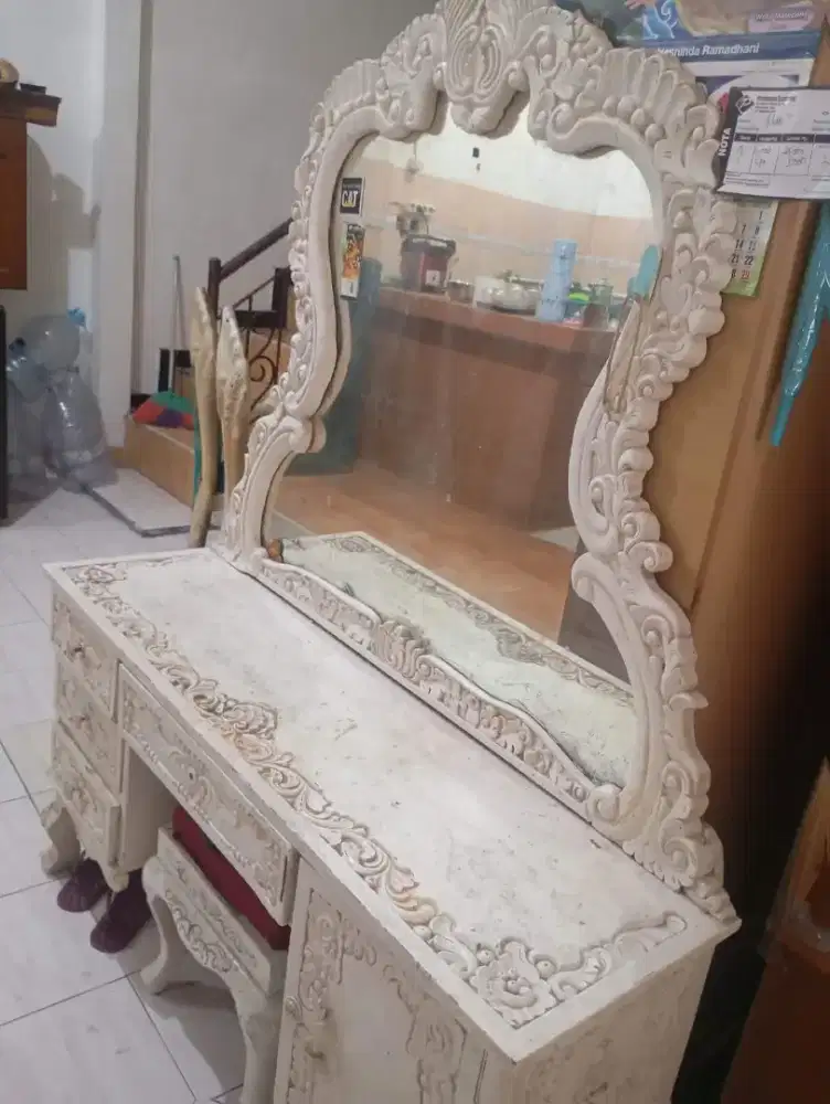 Meja rias jati kuno