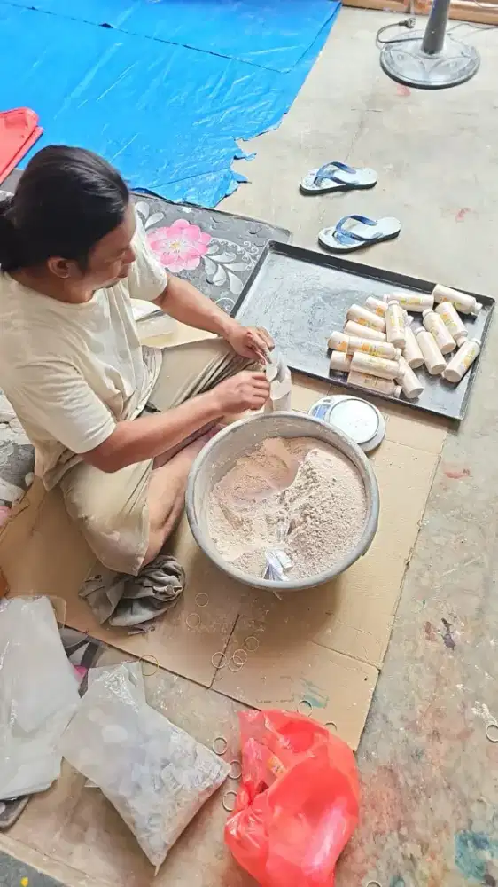 Di cari staf gudang untuk pengerjaan mainan