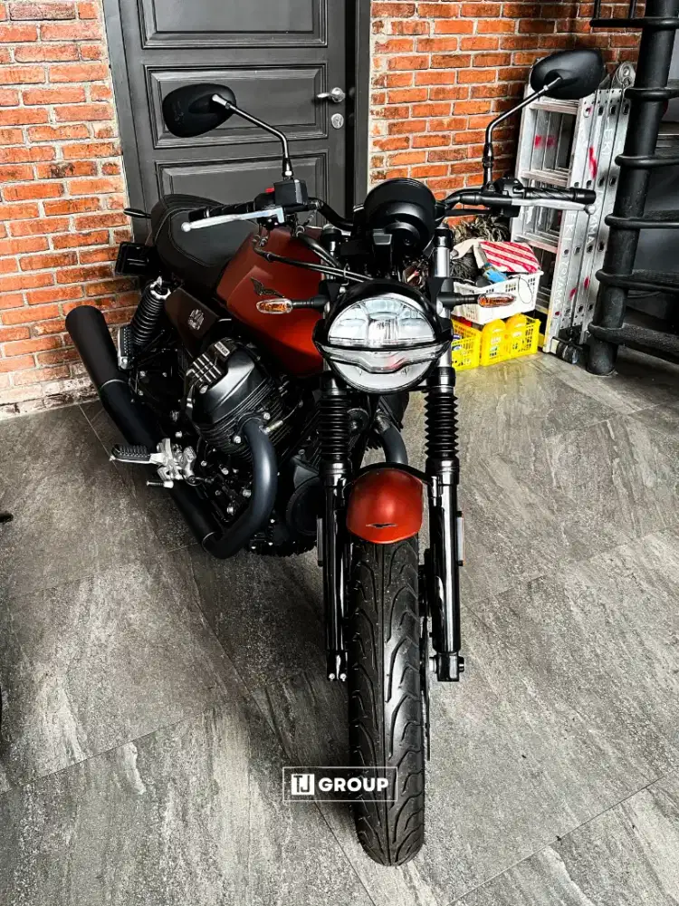 FOR SALE!! Moto Guzzi V7 Stone 2022