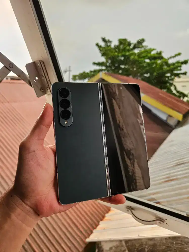 Samsung Z Fold 4 12/256gb Graygreen resmi sein (-bercak kecil)