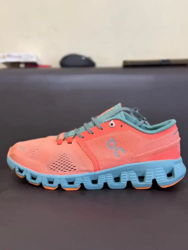 Sepatu on cloud (43) sport/running
