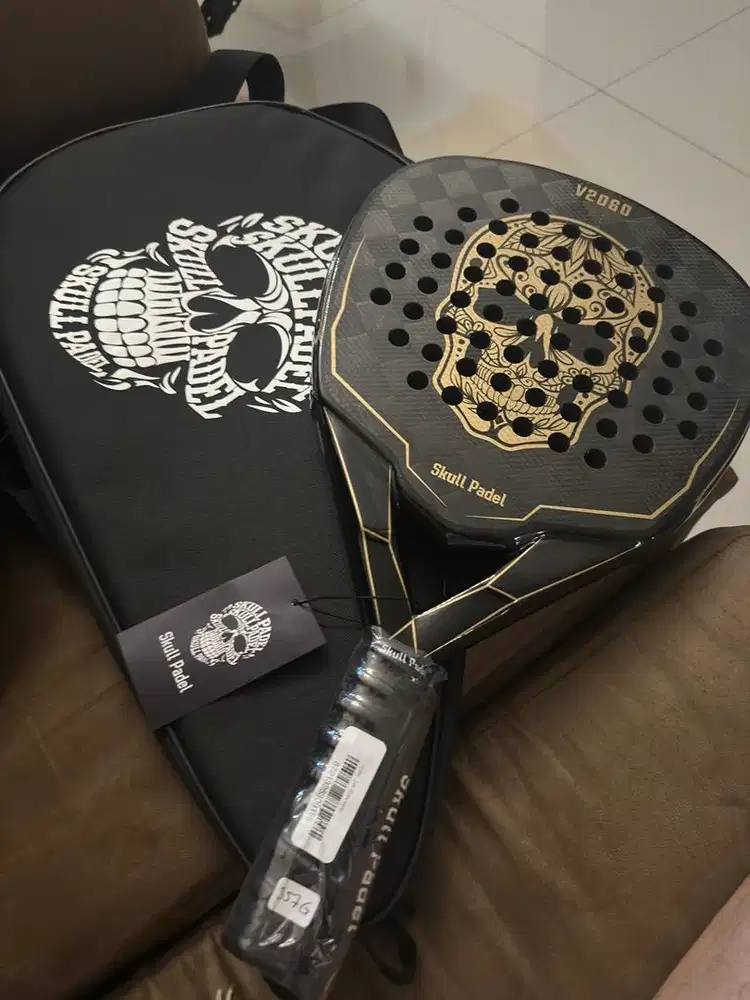 Skull padel racket V2060 new