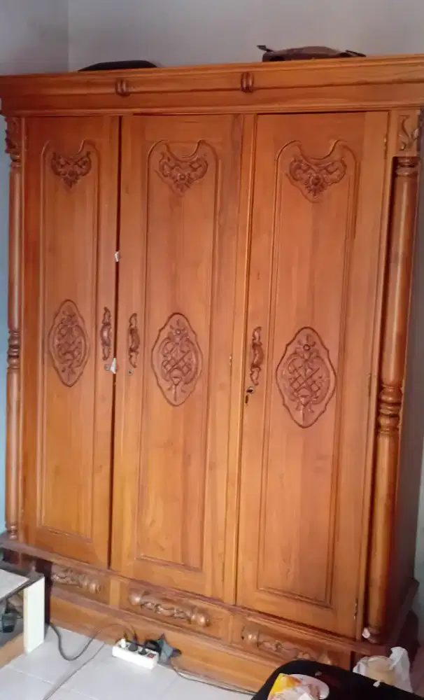 Lemari pakaian jati 3 pintu