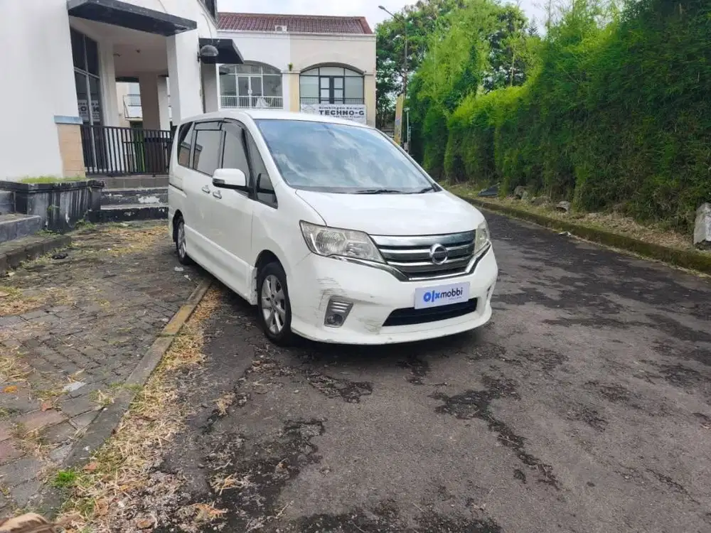 DP Rendah - Nissan Serena 2.0 Highway Star Bensin-AT 2014