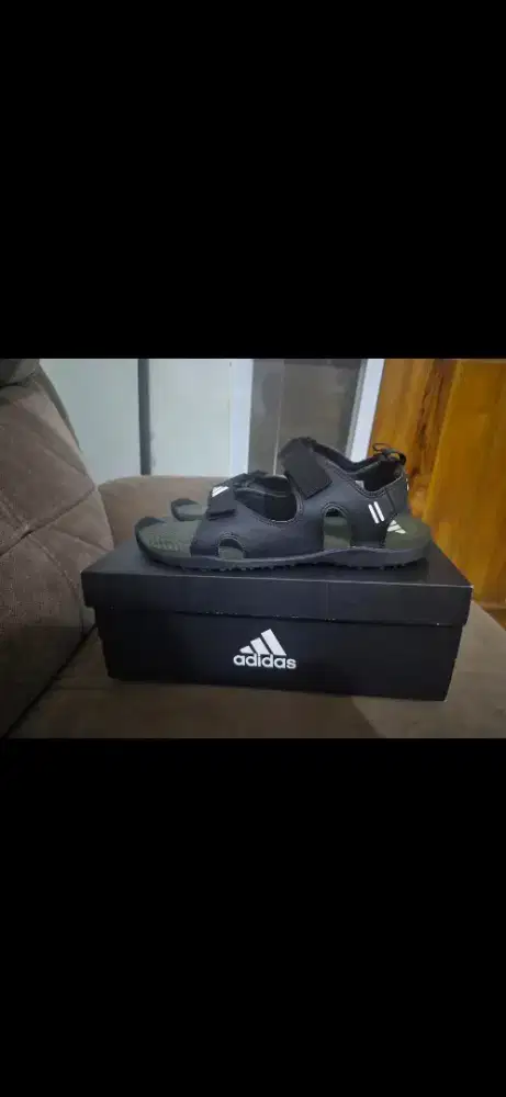 Sandal/sendal/adidas original size 42