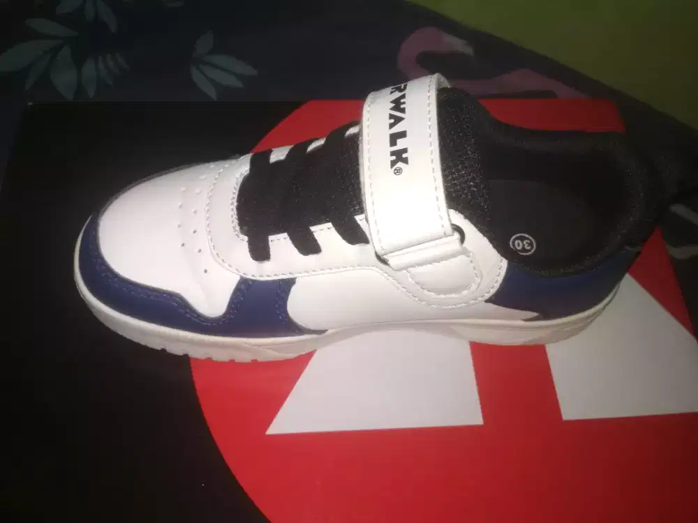 Sepatu anak unisex