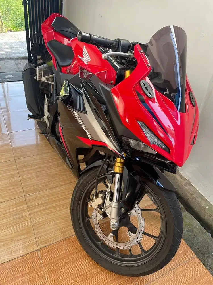 Tampil Beda, Tampil Sporty: Buktikan Kelasmu Bersama CBR150R