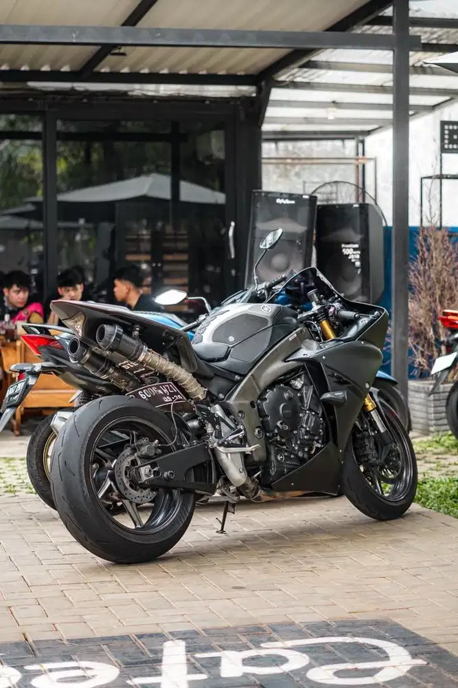 FS Yamaha YZF R1 2014 warna Grey pemakaian Pribadi