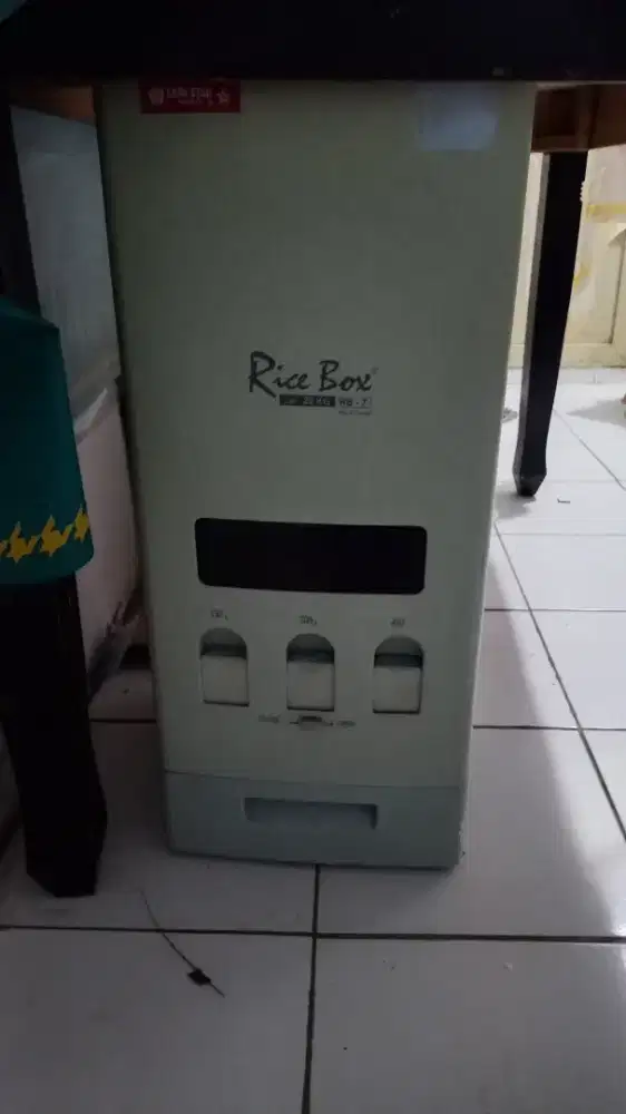 PL Rice Box Lion Star Tempat Beras 38kg