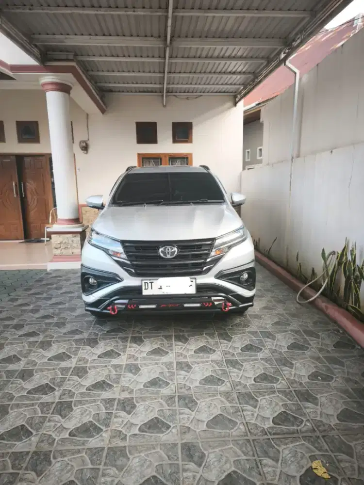 Toyota Rush TRD S 2018 A/T silver