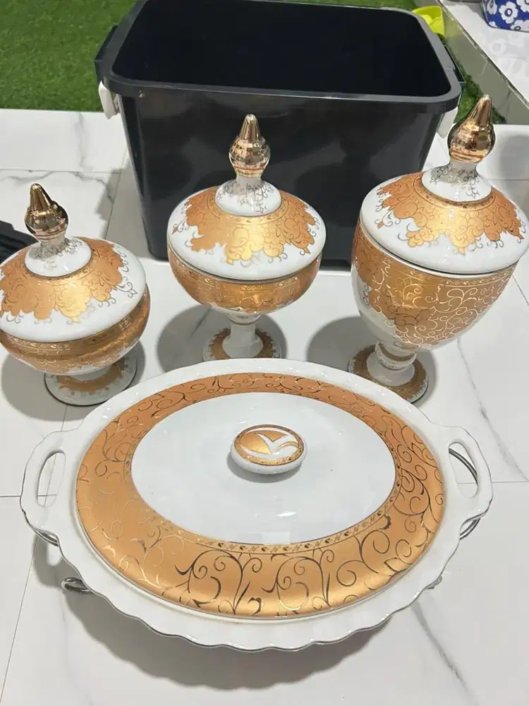 Vicenza set toples dan prasmanan