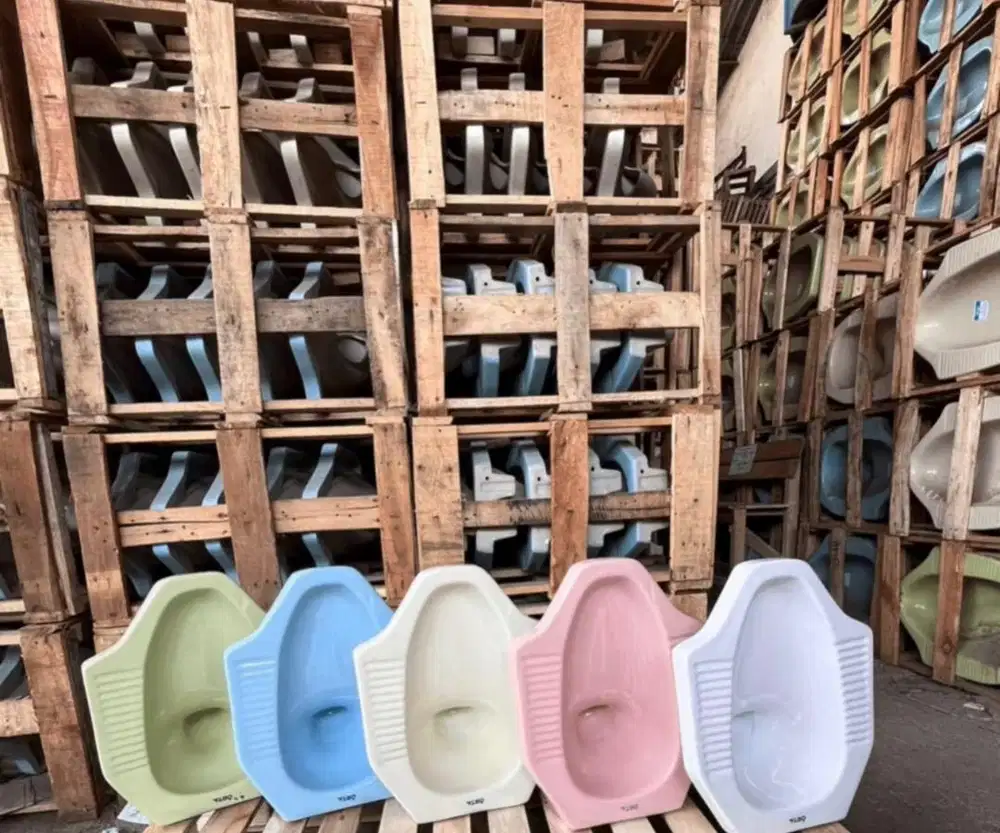 Kloset Jongkok warna kilat