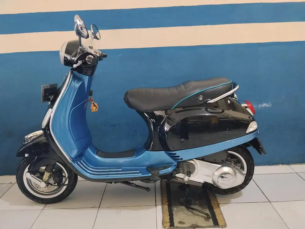 Sell Piaggio Vespa LX injection 150cc 2011 siap pakai