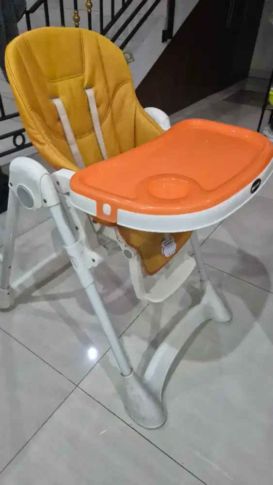 Kursi makan bayi babydoes warna orange