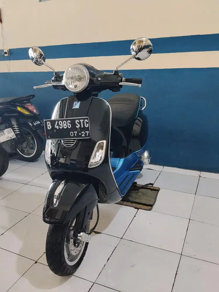 Sell Piaggio Vespa LX injection 150cc 2011 siap pakai