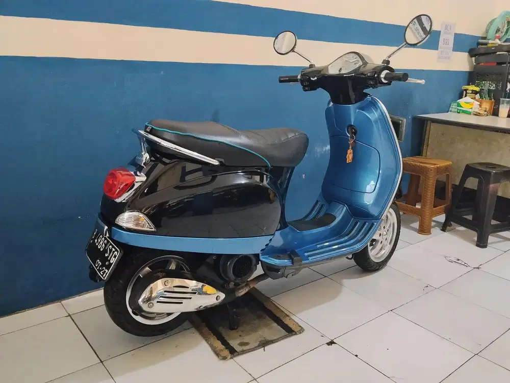 Sell Piaggio Vespa LX injection 150cc 2011 siap pakai